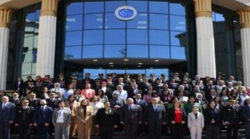 وزير الداخلية يشيد بمهارات العناصر النسائية الشرطية في مجال حفظ السلم والأمن الدوليين