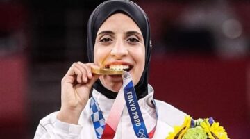 وزير الرياضة يتواصل هاتفيا مع فريال أشرف للاطمئنان على حالتها الصحية