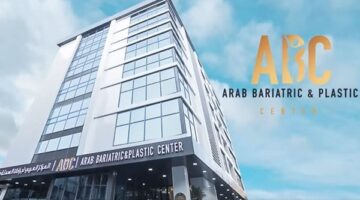 أموال غير مستحقة واستخدام خامات لا تصلح للجراحة.. والد طفل مريض يشكو مستشفى ABC بسبب سوء الإدارة ومحاولة التدليس