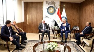 وزير البترول يبحث مع رئيس "تكنيب إنرجيز" التوسع في مشروعات الطاقة المتجددة ووقود الطائرات المستدام بمصر