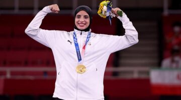 وزير الرياضة يتواصل هاتفيا مع فريال أشرف للاطمئنان على حالتها الصحية