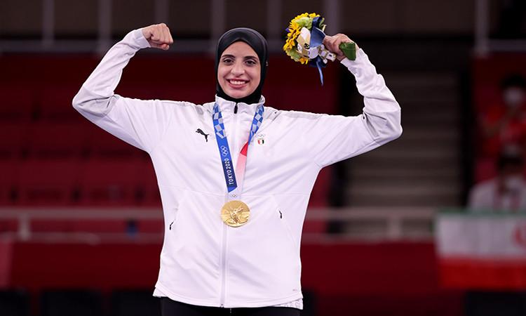 وزير الرياضة يتواصل هاتفيا مع فريال أشرف للاطمئنان على حالتها الصحية وزير الرياضة يتواصل هاتفيا مع فريال أشرف للاطمئنان على حالتها الصحية