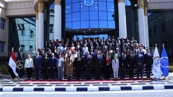 المستشارة أمل عمار تشارك فى فعاليات ندوة "دور المرأة فى حفظ السلام" المستشارة أمل عمار تشارك فى فعاليات ندوة "دور المرأة فى حفظ السلام"