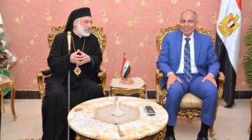 الأنبا باسيليوس يستقبل محافظ المنيا والقيادات العسكرية للتهنئة بعيد القيامة