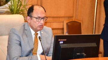 رئيس جامعة حلوان يهنئ البابا تواضروس والأخوة المسيحيين بعيد القيامة المجيد