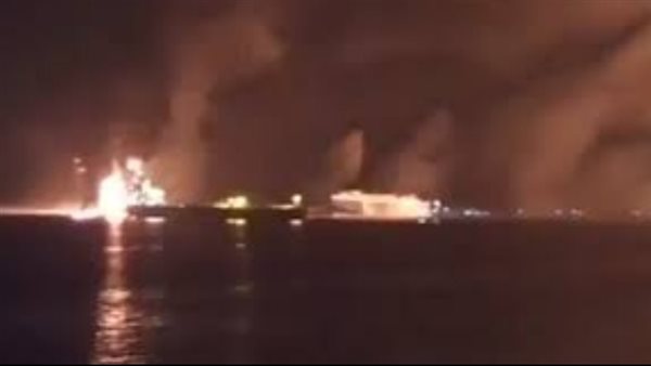 الحوثيون يحذرون من مخاطر التلوث البحري الناجم عن القصف الأمريكي بميناء رأس عيسى الحوثيون يحذرون من مخاطر التلوث البحري الناجم عن القصف الأمريكي بميناء رأس عيسى