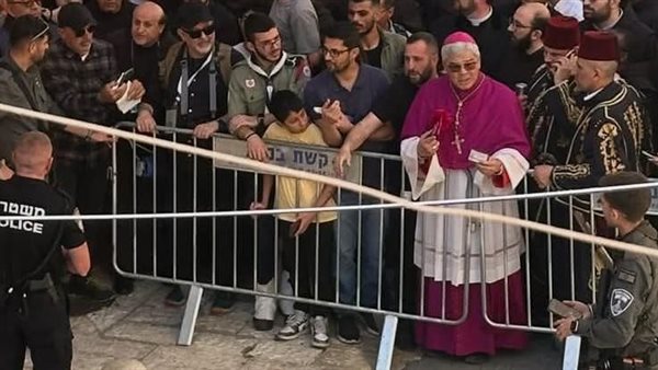 اللجنة الرئاسية للكنائس: سبت النور في القدس يتحول إلى نموذج لانتهاك حرية العبادة اللجنة الرئاسية للكنائس: سبت النور في القدس يتحول إلى نموذج لانتهاك حرية العبادة