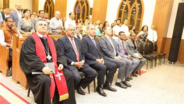 سكرتير عام البحر الأحمر يشارك الأقباط احتفالات عيد القيامة سكرتير عام البحر الأحمر يشارك الأقباط احتفالات عيد القيامة