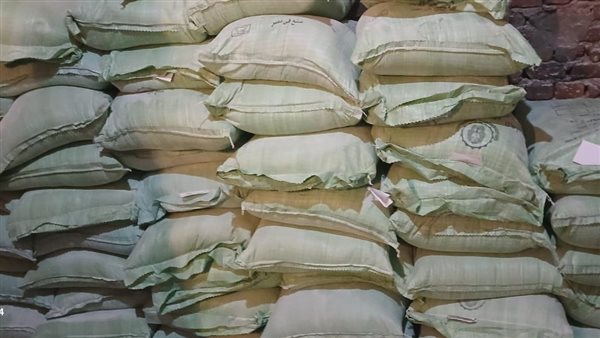 ضبط 3 أطنان دقيق مدعم قبل بيعه بالسوق السوداء في الأقصر ضبط 3 أطنان دقيق مدعم قبل بيعه بالسوق السوداء في الأقصر