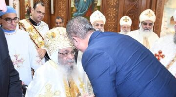 محافظ الفيوم يزور الكنائس لتهنئة الإخوة الأقباط بعيد القيامة المجيد.. صور