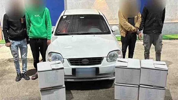 الداخلية تكشف تفاصيل فيديو سرقة مواد غذائية من أعلى سيارة نقل بالعريش الداخلية تكشف تفاصيل فيديو سرقة مواد غذائية من أعلى سيارة نقل بالعريش