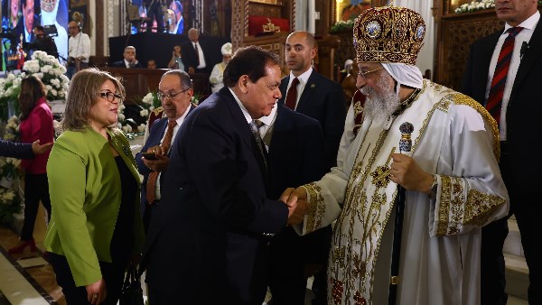 أبو العينين يقدّم التهانئ للبابا تواضروس والأقباط بمناسبة عيد الميلاد المجيد .. صور أبو العينين يقدّم التهانئ للبابا تواضروس والأقباط بمناسبة عيد الميلاد المجيد .. صور