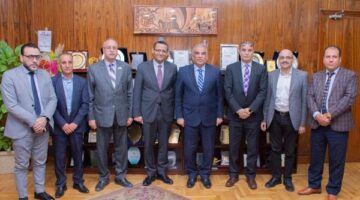 رئيس جامعة طنطا يستقبل نقيب الصحفيين في زيارة مهمة | صور