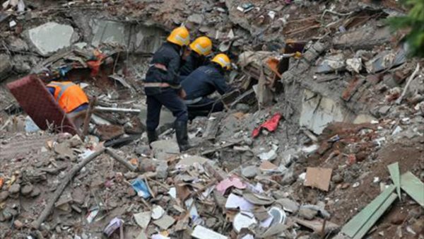 بالفيديو.. مصرع 11 شخصا في انهيار مبنى بالهند بالفيديو.. مصرع 11 شخصا في انهيار مبنى بالهند