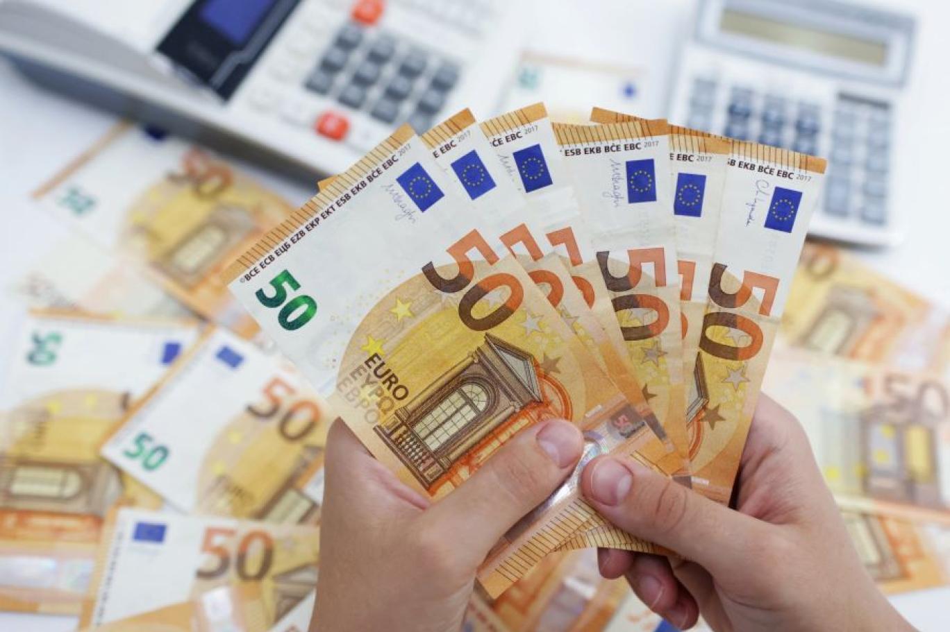 تباين غير مطمئن.. سعر اليورو مقابل الجنيه المصري اليوم الأحد 20 أبريل 2025 تباين غير مطمئن.. سعر اليورو مقابل الجنيه المصري اليوم الأحد 20 أبريل 2025