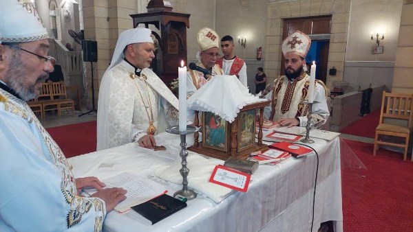 الأنبا بولا يترأس قداس عيد القيامة بكاتدرائية مار مرقس بالإسماعيلية الأنبا بولا يترأس قداس عيد القيامة بكاتدرائية مار مرقس بالإسماعيلية