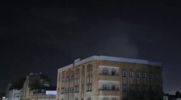 واشنطن تقصف صنعاء من الجو… والحوثيون يتوعدون بالرد في البحر
