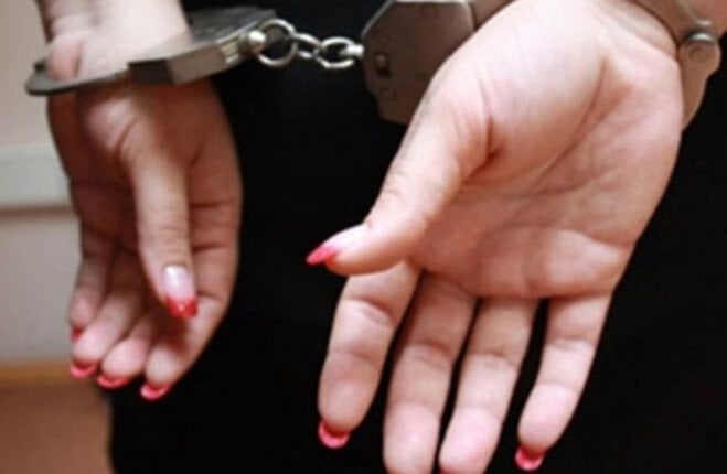 القبض على مذيعة شهيرة بتهمة الاتجار بالمواد المخدرة في القاهرة القبض على مذيعة شهيرة بتهمة الاتجار بالمواد المخدرة في القاهرة