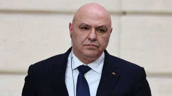 الرئيس اللبناني: شعبنا لا يريد الحرب والجيش المسئول عن حمل السلاح الرئيس اللبناني: شعبنا لا يريد الحرب والجيش المسئول عن حمل السلاح