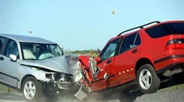إصابة 8 أشخاص إثر تصادم سيارتين بطريق الإسكندرية الصحراوي