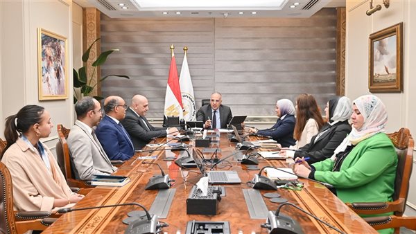 وزير الري يبحث مقترح إعداد عدد من الأفلام الوثائقية لتوثيق تاريخ الري في مصر وزير الري يبحث مقترح إعداد عدد من الأفلام الوثائقية لتوثيق تاريخ الري في مصر