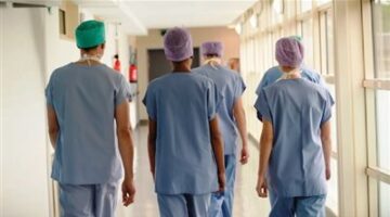 بعد تصريحات رئيس الوزاء بشأن هجرة الأطباء.. صحة النواب: نقص الأعداد أدي إلى زيادة عدد الساعات وهذا مؤشر خطير لوفاتهم
