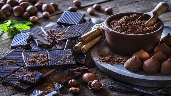 منها تحسين صحة القلب والعقل.. فوائد تناول الشوكولاتة الداكنة منها تحسين صحة القلب والعقل.. فوائد تناول الشوكولاتة الداكنة