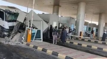 تصادم سيارة نقل بكارتة الطريق الأوسطي اتجاه أكتوبر
