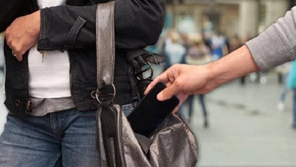 صرفت الفلوس.. اعترافات المتهم بسرقة أموال من حقيبة داخل محل بالجيزة صرفت الفلوس.. اعترافات المتهم بسرقة أموال من حقيبة داخل محل بالجيزة