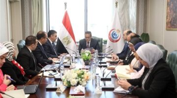 وزير الصحة يبحث مع رئيس هيئة الشراء الموحد مستجدات إنشاء مراكز تدريب لتصنيع اللقاحات بإفريقيا