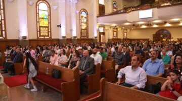 بالصور.. احتفالية روحية بعيد القيامة بالكنيسة الإنجيلية في مصر الجديدة