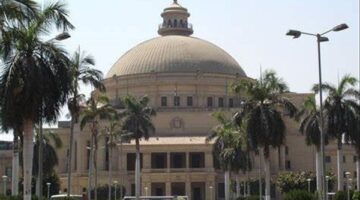 تفاصيل ضبط لص تسلل لجامعة القاهرة وسرق حذائين من المسجد | بث مباشر