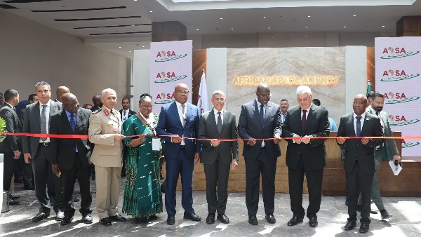 وزير التعليم العالي: افتتاح وكالة الفضاء الأفريقية حلم طالما انتظرناه وزير التعليم العالي: افتتاح وكالة الفضاء الأفريقية حلم طالما انتظرناه
