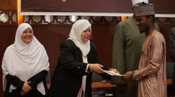 خريجي الأزهر تكرم حفظة القرآن من الطلاب الوافدين