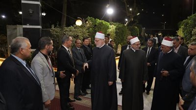 «المفتي ورئيس الجامعة» يؤدون واجب العزاء في وفاة والدة نائب رئيس جامعة الأزهر|صور «المفتي ورئيس الجامعة» يؤدون واجب العزاء في وفاة والدة نائب رئيس جامعة الأزهر|صور