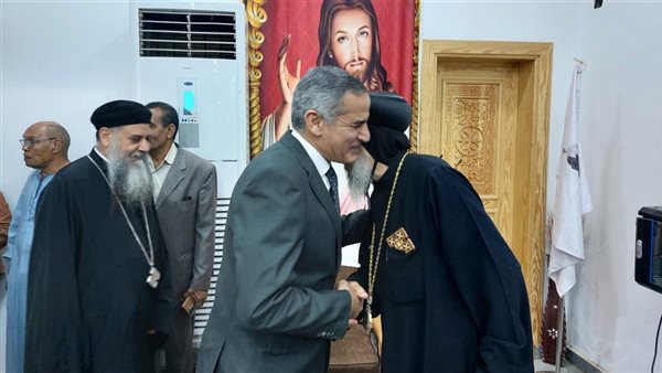 صور| مدير أمن الأقصر يزور كنيسة العذراء بإسنا للتهنئة بعيد القيامة المجيد صور| مدير أمن الأقصر يزور كنيسة العذراء بإسنا للتهنئة بعيد القيامة المجيد