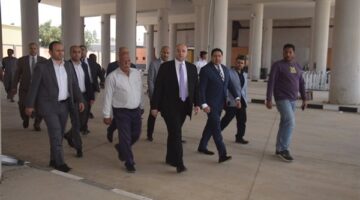 محافظ بني سويف يتفقد الأعمال النهائية بمجمع مواقف السيارات أسفل محور عدلي منصور