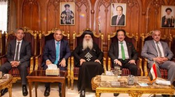 رئيس جامعة طنطا يقدم التهنئة للأنبا بولا مطران طنطا وتوابعها