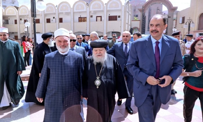 محافظ سوهاج يزور المطرانيات لتقديم التهنئة للأخوة الأقباط بمناسبة عيد القيامة المجيد محافظ سوهاج يزور المطرانيات لتقديم التهنئة للأخوة الأقباط بمناسبة عيد القيامة المجيد