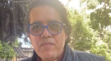 شاهد عيان بواقعة اعتداء شباب على محصل ترام بالإسكندرية: سابوا الكلب عليه والمنظر كان يفزع | بث مباشر