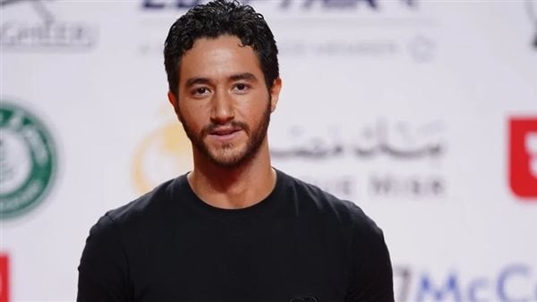تكريم أحمد مالك بجائزة هيباتيا الذهبية في مهرجان الإسكندرية للفيلم القصير تكريم أحمد مالك بجائزة هيباتيا الذهبية في مهرجان الإسكندرية للفيلم القصير