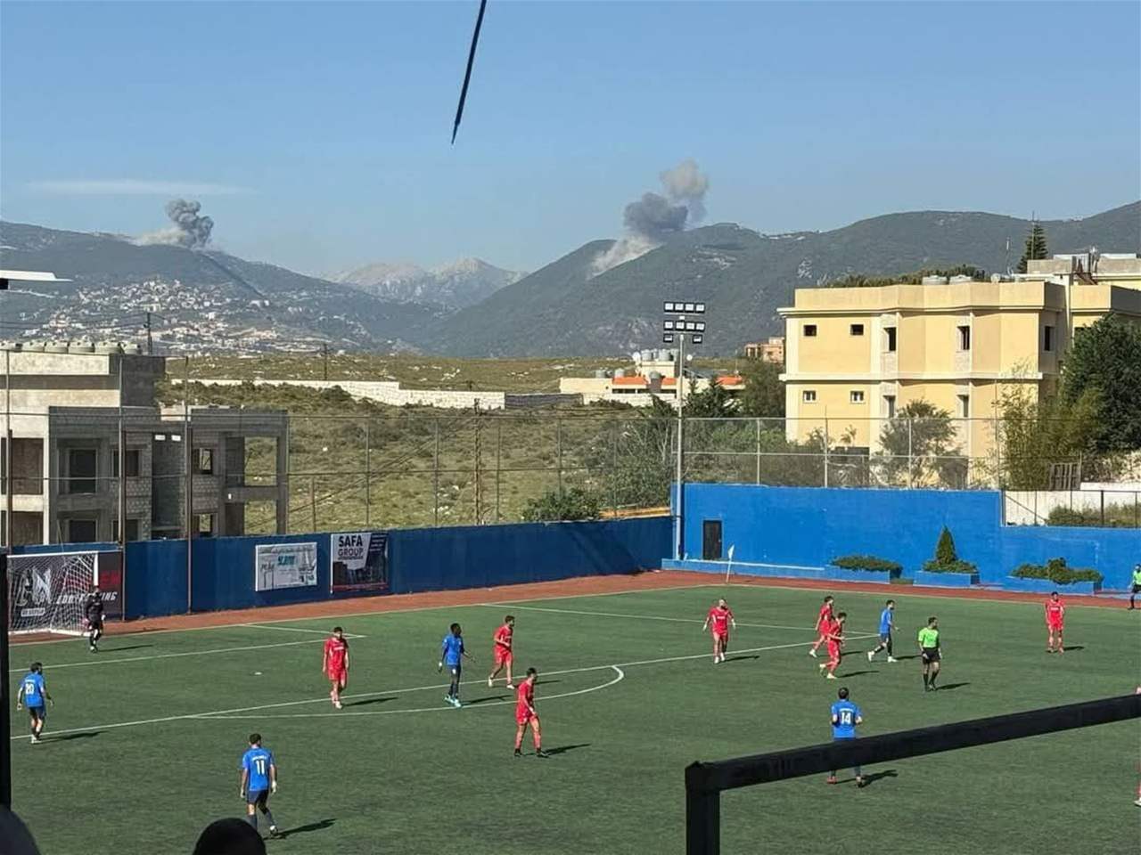 في الجنوب.. مباراة كرة قدم على وقع الغارات (فيديو) في الجنوب.. مباراة كرة قدم على وقع الغارات (فيديو)