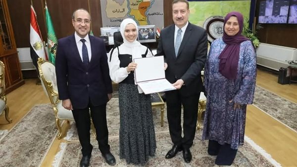 محافظ المنوفية يقدم مكافآت مالية للطلاب الفائزين في مسابقة القرآن الكريم محافظ المنوفية يقدم مكافآت مالية للطلاب الفائزين في مسابقة القرآن الكريم