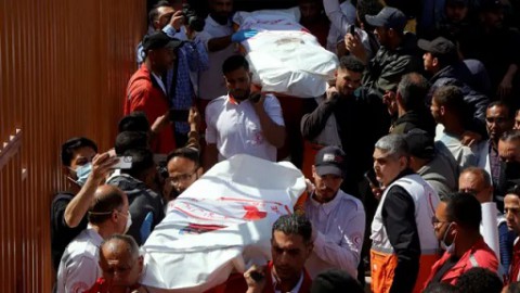 الجيش الإسرائيلي يقول أن جنوده لم يشاركوا في “إطلاق نار عشوائي” في استشهاد المسعفين في غزة ويزعم أنه “لم يتم العثور على أي دليل يدعم الادعاءات المتعلقة بالإعدام” الجيش الإسرائيلي يقول أن جنوده لم يشاركوا في “إطلاق نار عشوائي” في استشهاد المسعفين في غزة ويزعم أنه “لم يتم العثور على أي دليل يدعم الادعاءات المتعلقة بالإعدام”
