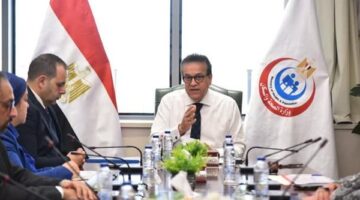 وزير الصحة يوجه برفع درجة الاستعداد لتأمين احتفالات المصريين