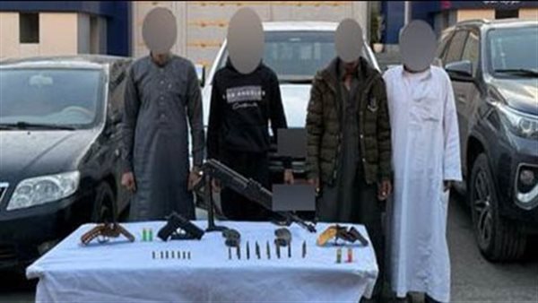 لا للبلطجة.. الداخلية ضبط 4 عناصر لفرض إتاوات على أصحاب المواقع بالقطامية لا للبلطجة.. الداخلية ضبط 4 عناصر لفرض إتاوات على أصحاب المواقع بالقطامية