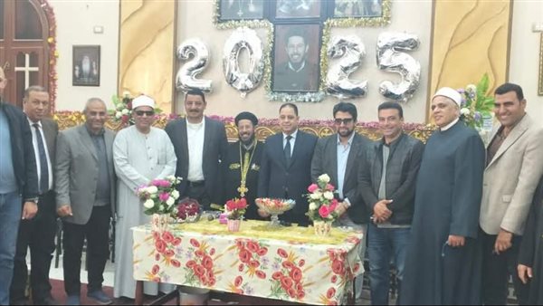 رؤساء المراكز والمدن والأحياء يزورون الكنائس للتهنئة بعيد القيامة رؤساء المراكز والمدن والأحياء يزورون الكنائس للتهنئة بعيد القيامة