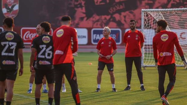 نجم الأهلي يفجرها: "لو جبنا مورينيو مش هينجح في مونديال الأندية" نجم الأهلي يفجرها: "لو جبنا مورينيو مش هينجح في مونديال الأندية"