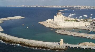 "فيروز تغنت بها والري تحميها".. مشروعات عملاقة تحصن شواطئ الإسكندرية من الغرق والتآكل.. وسويلم: نتخذ إجراءات جادة لحماية 2600 متر من آثار المناخ