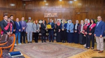 رئيس جامعة طنطا يستقبل طلاب ورواد أسرة "من أجل مصر"